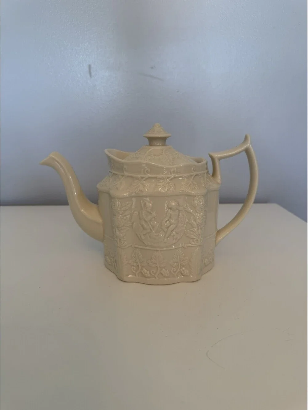 I. GODINGER & CO Ivory Cream Teapot  Embossed Porcelain Cherubs Roses Grapes EUC